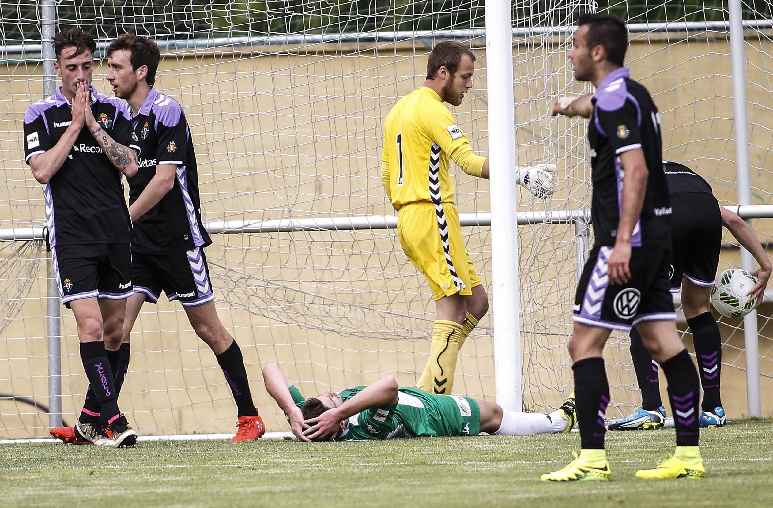 Imagen del Somozas-Valladolid B en el Alcalde Manuel Candocia (foto: Mero Barral / 13fotos para Ferrol360)
