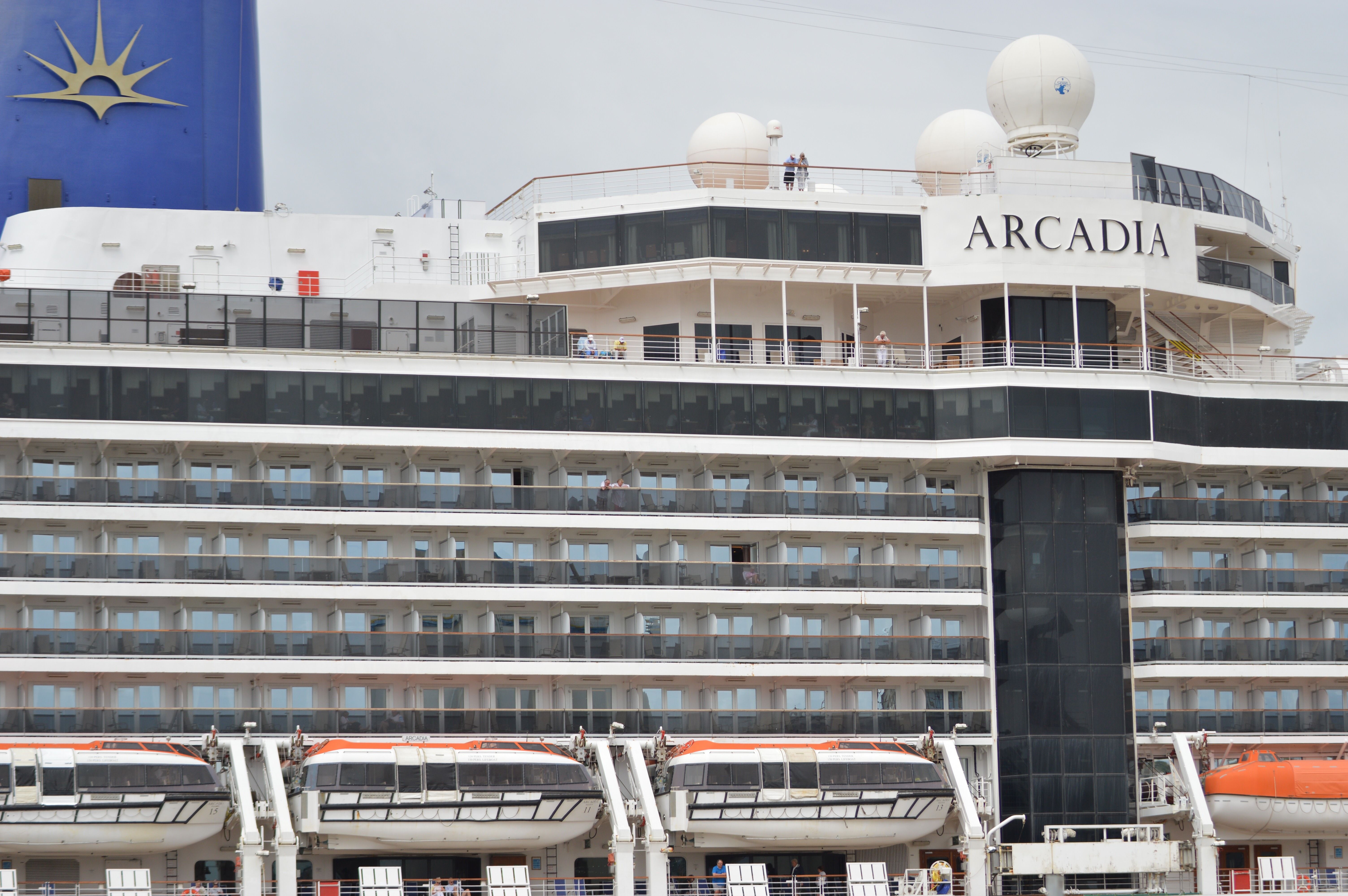 Escala del crucero «Arcadia» en el puerto de Ferrol (foto: Raúl Lomba / Ferrol360)
