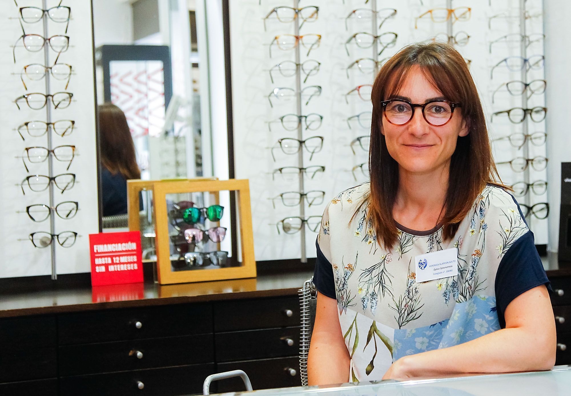 Verónica Alarcón, una de las responsables de Novalux Óptica (foto: Mero Barral / 13fotos para Ferrol360)