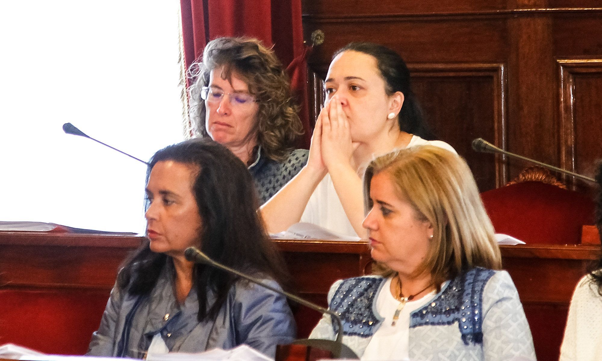Las ediles Ana Rodríguez Masafret, Verónica Casal, Susana Martínez Galdós y Rosa Martínez Beceiro, en el pleno de Ferrol de este jueves (foto: Mero Barral / 13fotos para Ferrol360)