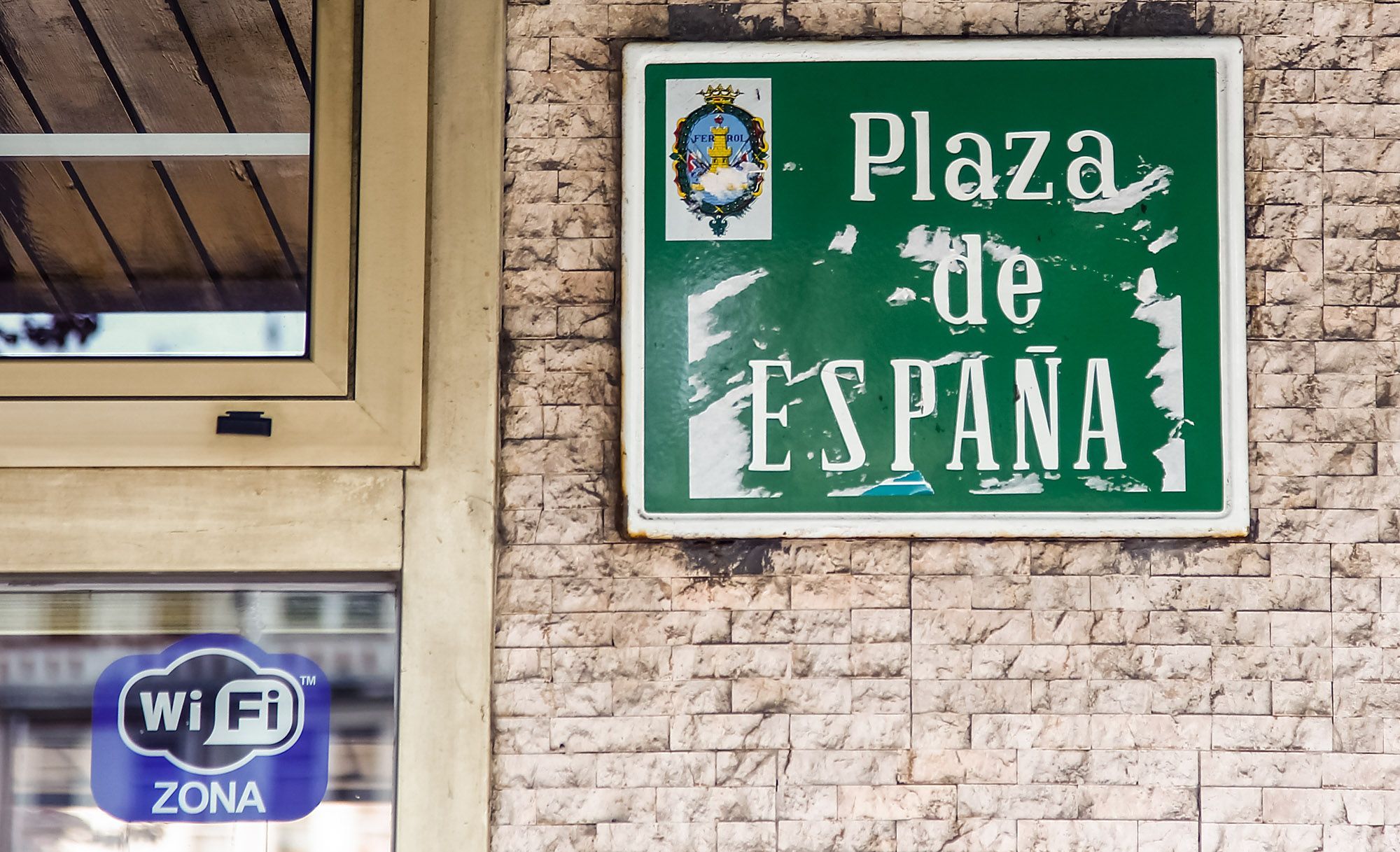 Imagen de la plaza de España correspondiente a este jueves (foto: Mero Barral / 13fotos para Ferrol360)