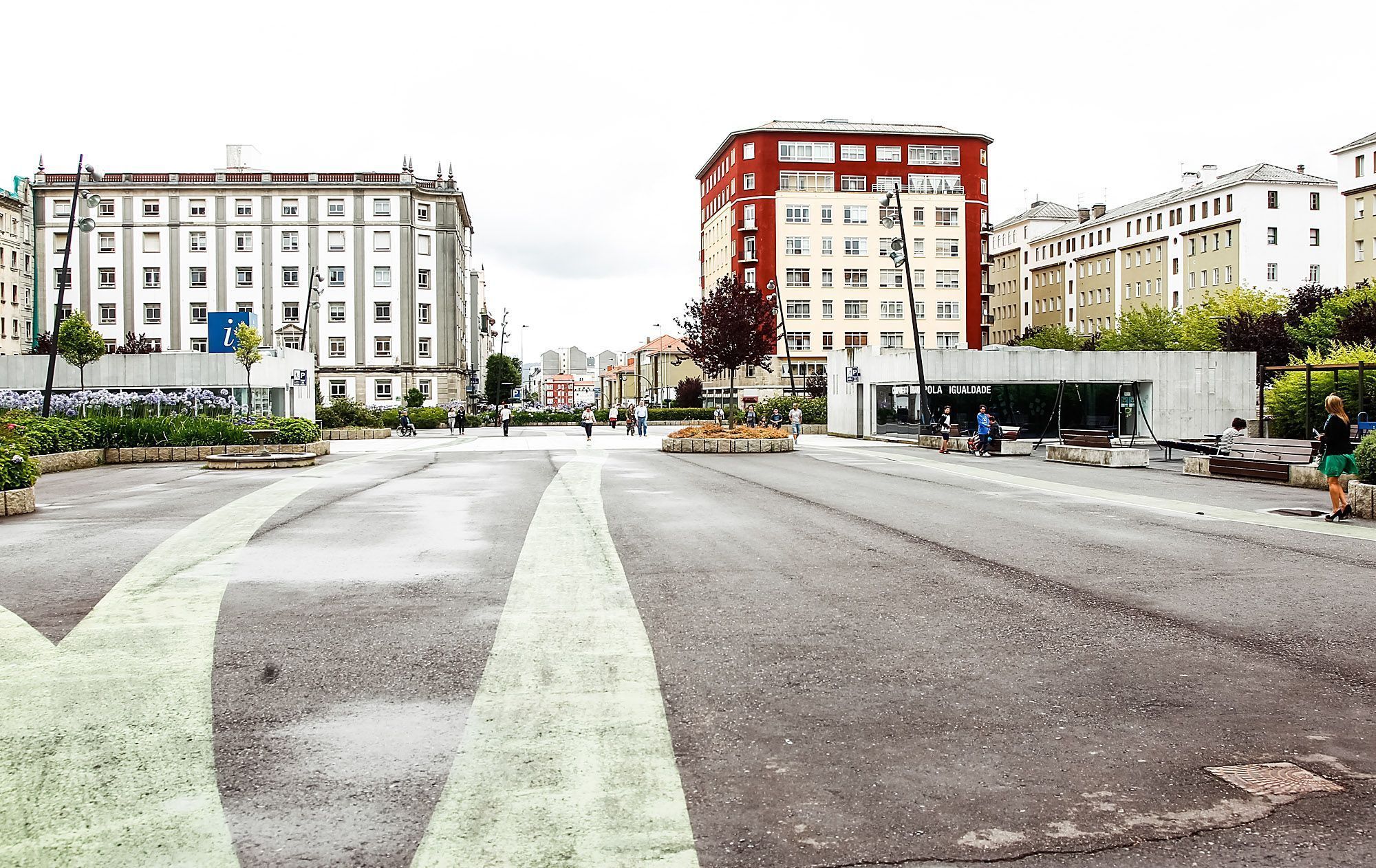 Imagen de la plaza de España correspondiente a este jueves (foto: Mero Barral / 13fotos para Ferrol360)