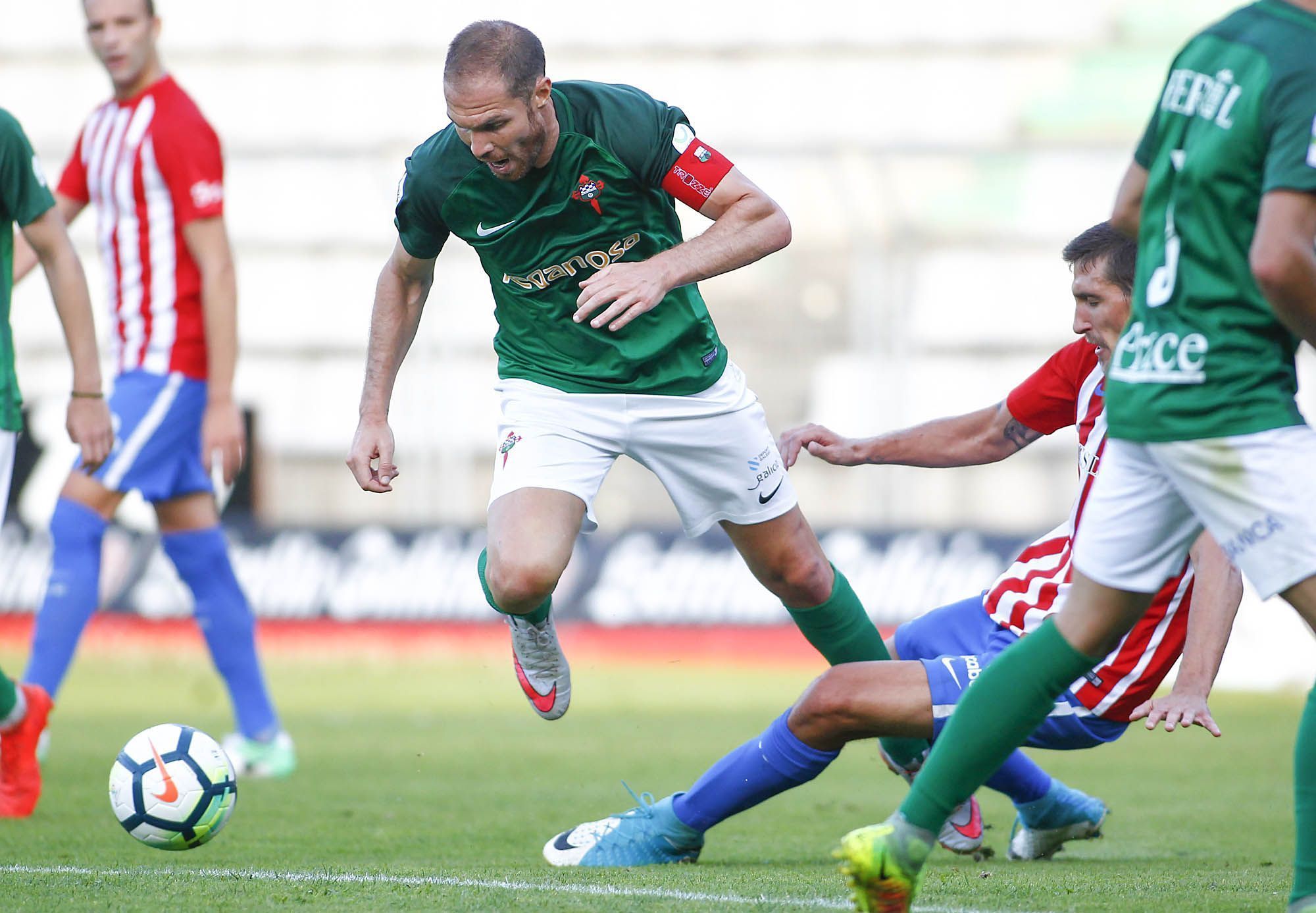 Imagen del Racing-Sporting en A Malata por el Trofeo Isidro Silveira (foto: Mero Barral / 13fotos para Ferrol360)