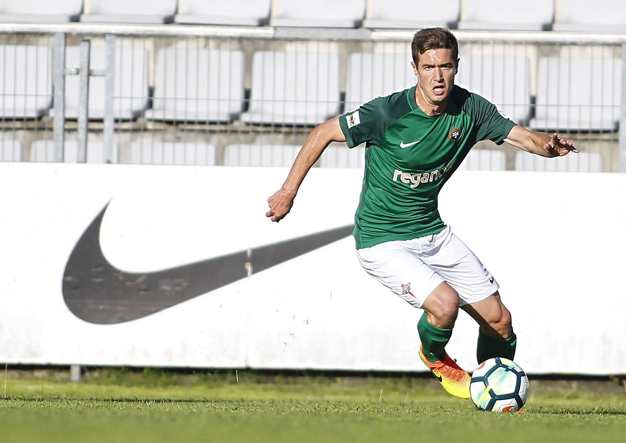 Joseba Beitia, durante el Racing-Sporting de A Malata por el Trofeo Isidro Silveira (foto: Mero Barral / 13fotos para Ferrol360)