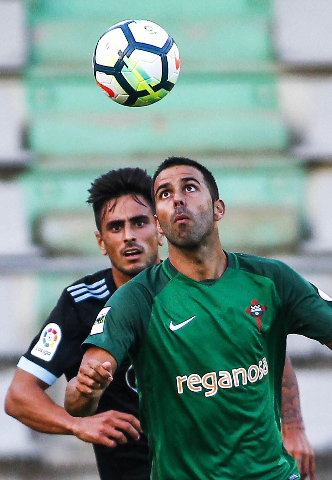 Imagen del Racing-Celta en A Malata por el Trofeo Isidro Silveira (foto: Mero Barral / 13fotos para Ferrol360)