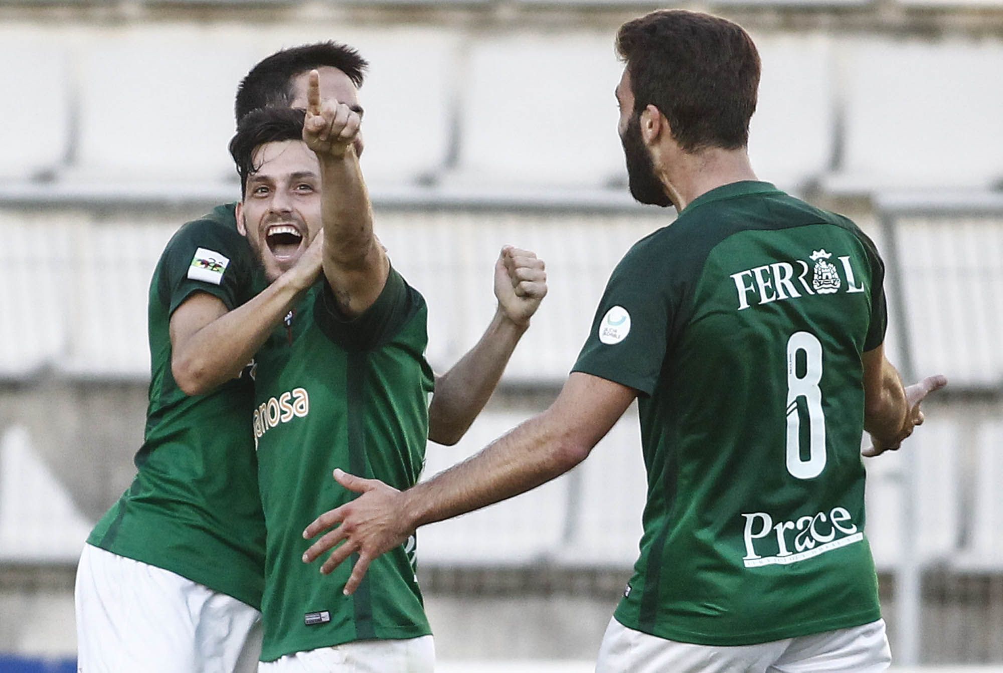 Fran Sota celebra su gol en el Racing-Coruxo (foto: Mero Barral / 13fotos para Ferrol360)