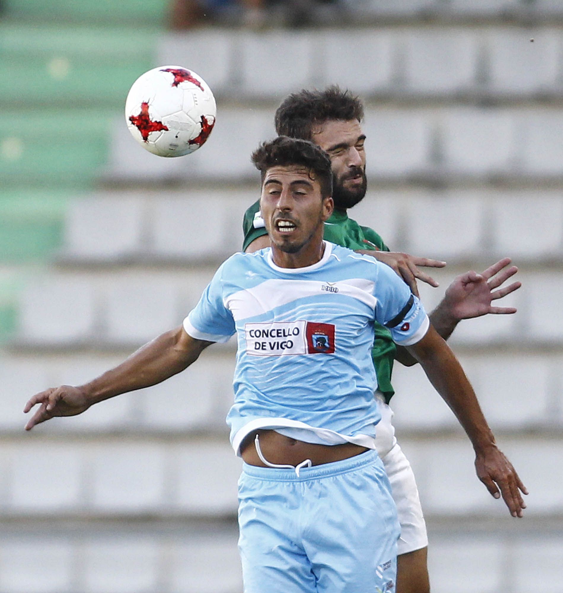 Jacobo Trigo, en una acción del Racing-Coruxo (foto: Mero Barral / 13fotos para Ferrol360)