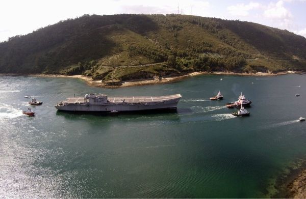 El Príncipe de Asturias, a su salida de la ría de Ferrol (foto: Raúl Lomba / Ferrol360)