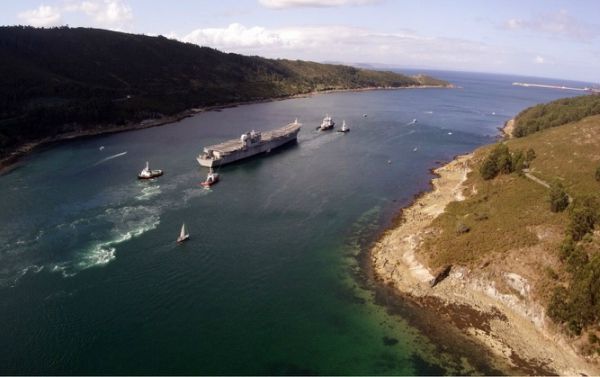 El Príncipe de Asturias, a su salida de la ría de Ferrol (foto: Raúl Lomba / Ferrol360)