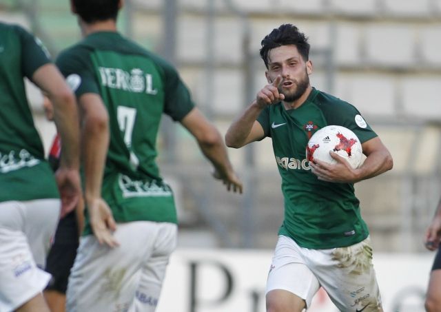 Fran Sota, tras su gol en el Racing-Unión Adarve de A Malata (foto: Mero Barral / 13fotos para Ferrol360)