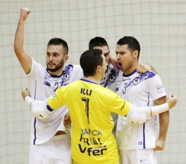 Dani Montes celebra su gol en el O Parrulo-Peñíscola RehabMedic (foto: Mero Barral / 13fotos para Ferrol360)