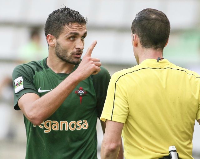 Víctor Vázquez, en una imagen del Racing-Pontevedra (foto: Mero Barral / 13fotos para Ferrol360)