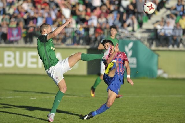 Imagen del Gimnástica Segoviana-Racing en La Albuera (foto: Kamarero / El Adelantado de Segovia)