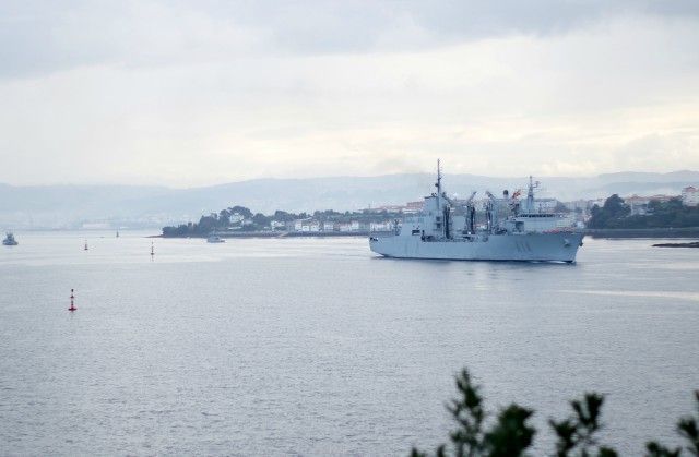 Despedida al «Patiño» de este sábado en la ría de Ferrol (foto: Raúl Lomba / Ferrol360)