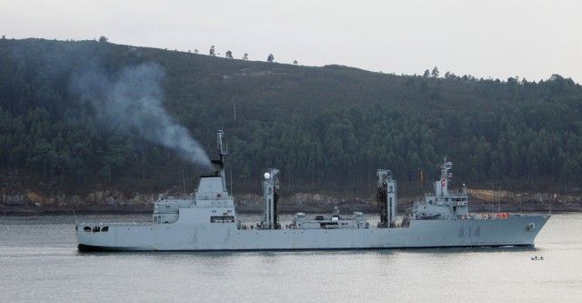 Despedida al «Patiño» de este sábado en la ría de Ferrol (foto: Raúl Lomba / Ferrol360)