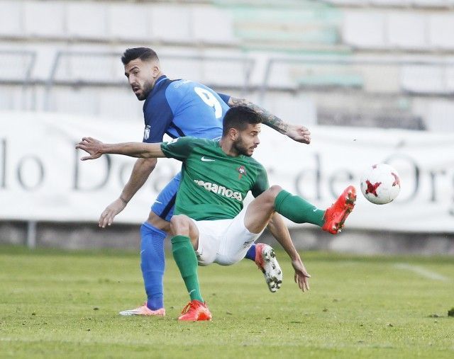 Mikel Fernández, en una imagen del Racing-Fuenlabrada (foto: Mero Barral / 13fotos para Ferrol360)