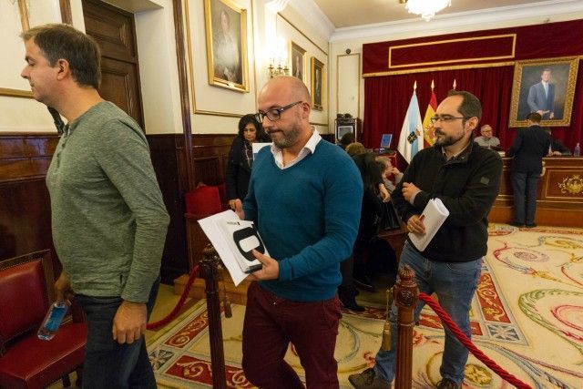 Ediles de BNG y PSOE abandonan este viernes el salón de plenos (foto: Mero Barral / 13fotos para Ferrol360)