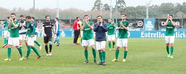 La plantilla del Racing agradece el apoyo de la afición en Abegondo (foto: Mero Barral / 13fotos para Ferrol360)