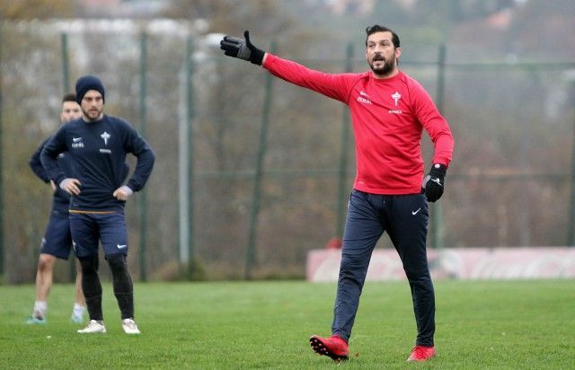 Primer entrenamiento en A Malata para el Racing con Ricardo López al frente (foto: Raúl Lomba / Ferrol360)