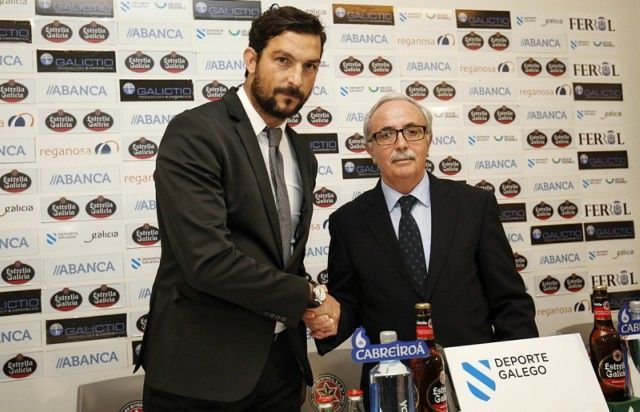 Presentación de Ricardo López Felipe como entrenador del Racing en A Malata (foto: Mero Barral / 13fotos para Ferrol360)