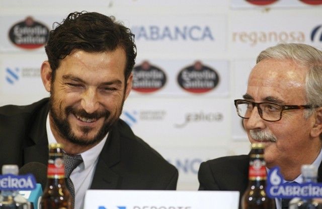 Ricardo López Felipe, este martes en A Malata junto a José María Criado en su presentación como entrenador del Racing (foto: Mero Barral / 13fotos para Ferrol360)