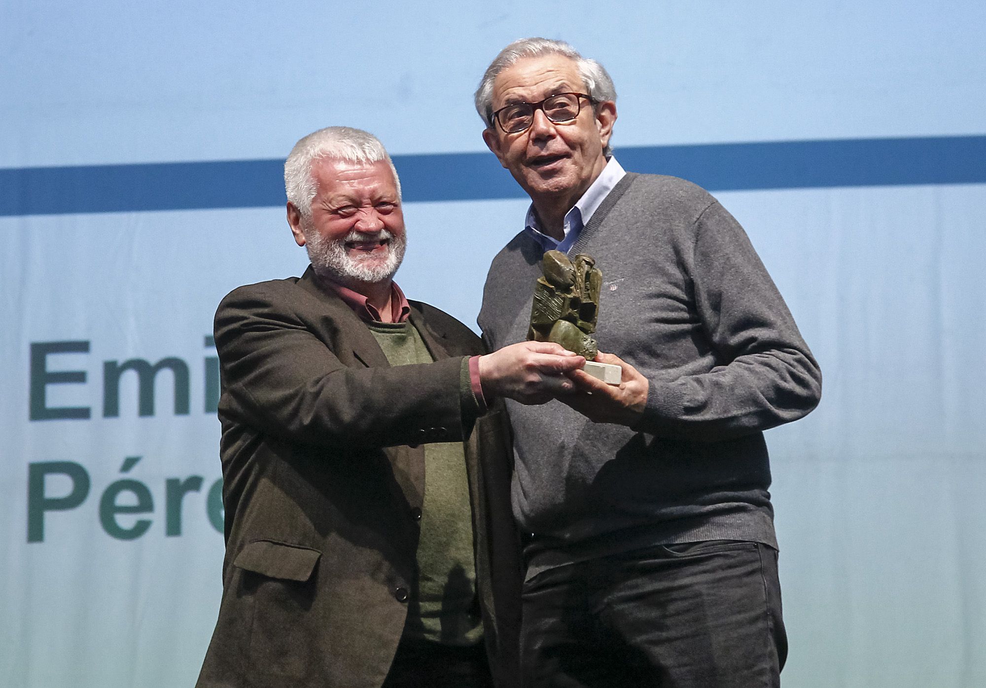 Emilio Pérez Touriño recoge su premio por el 10 de marzo (foto: Mero Barral / 13fotos para Ferrol360)