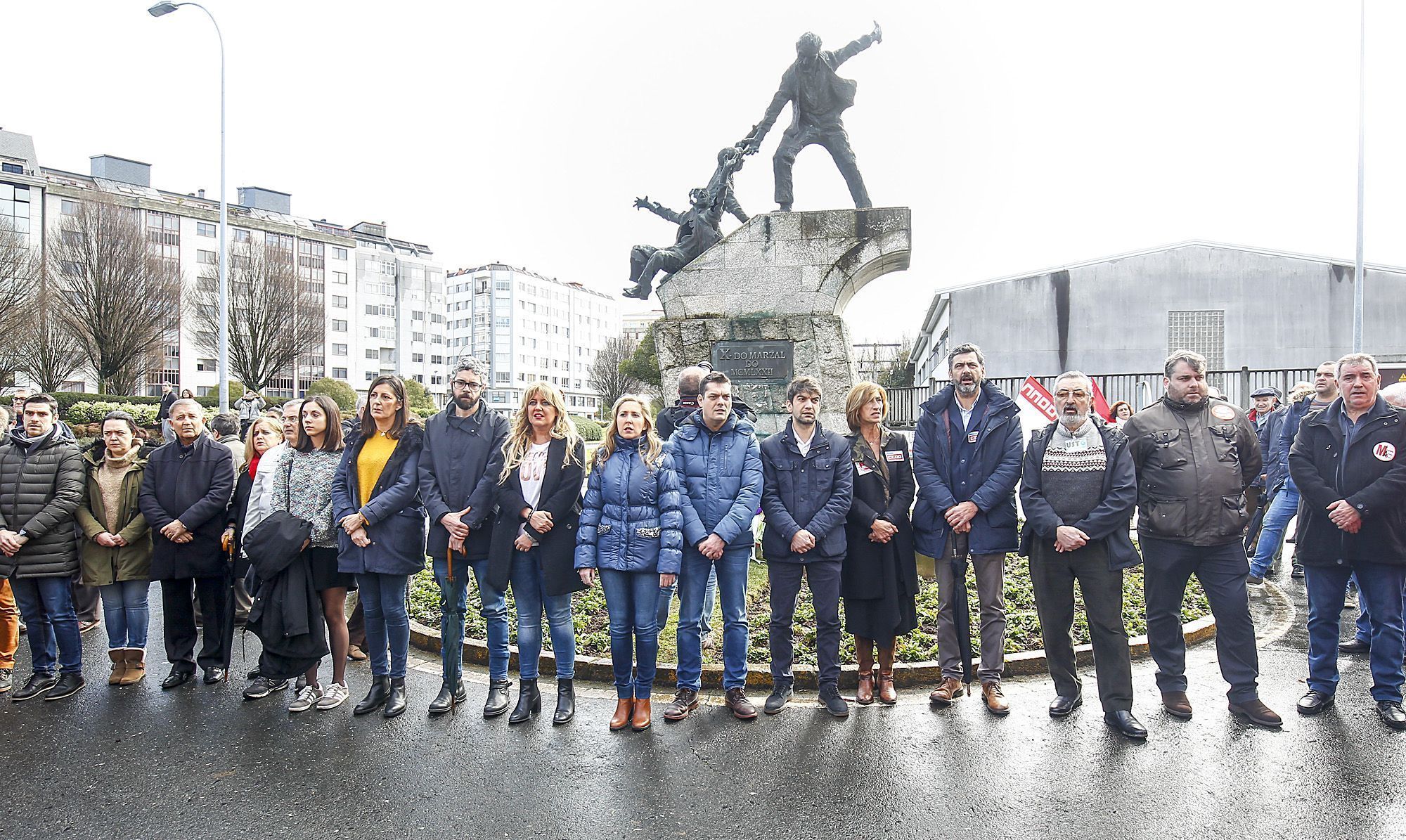 Acto institucional ante el monumento al 10 de marzo (foto: Mero Barral / 13fotos para Ferrol360)