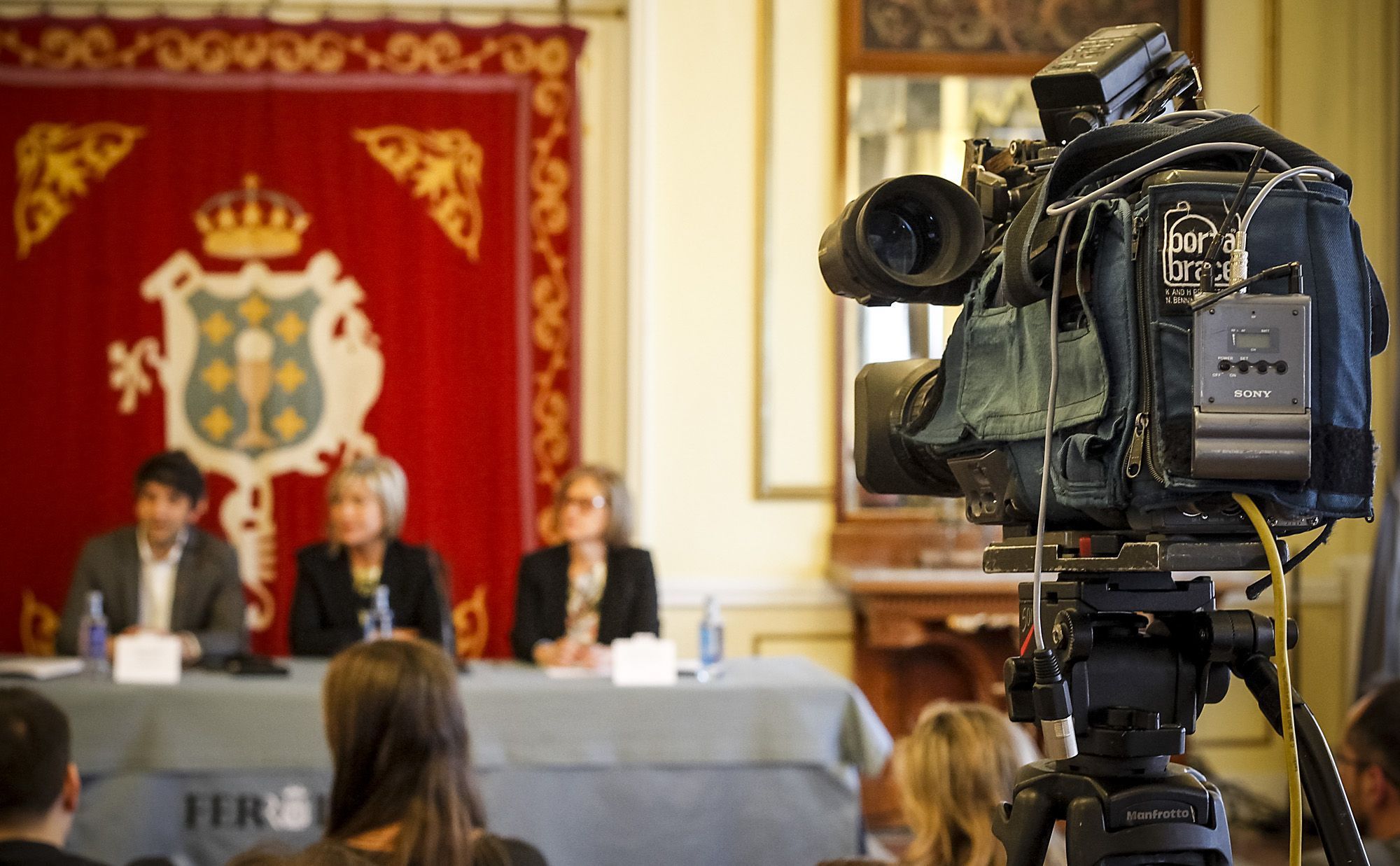 Recepción en el Concello de Ferrol a Julia Otero (foto: Mero Barral / 13fotos para Ferrol360)