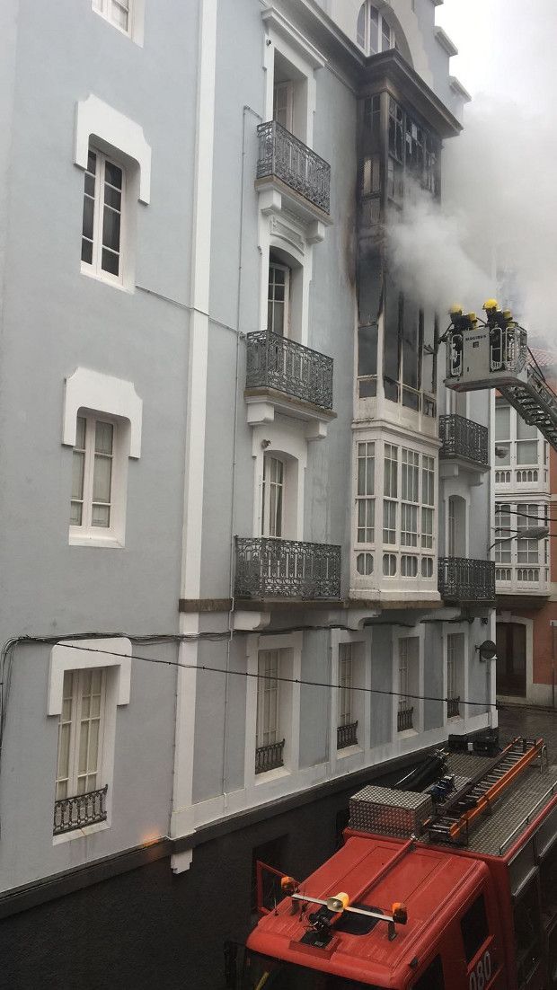 El fuego quedó controlado a las 12:25 y se dio por extinguido en torno a las 13:00 horas (foto: Marta López Dobarro)