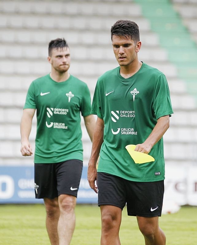 Catú y Borja Hernández, en el primer entrenamiento del Racing (foto: Mero Barral / 13fotos para Ferrol360)