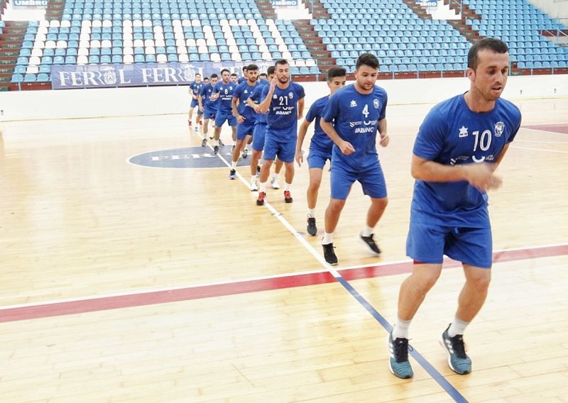 Primer entrenamiento de O Parrulo en A Malata (foto: Mero Barral / 13fotos para Ferrol360)