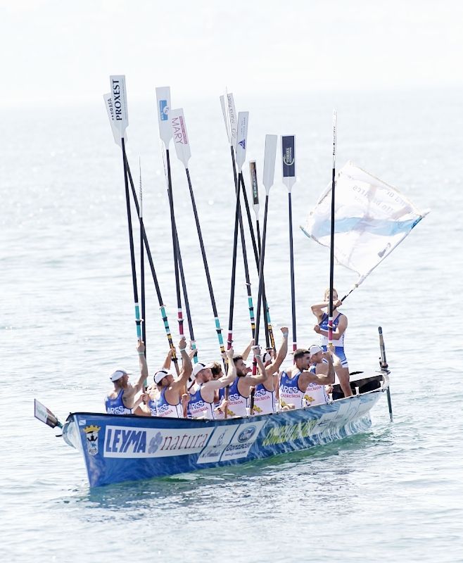 Imagen de la Bandeira de Ares de traineras (foto: Mero Barral / 13fotos para Ferrol360)