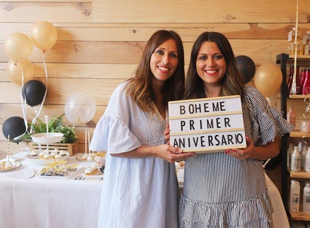 Elena y Lorena Martínez celebran el primer aniversario de Bohéme (foto: Raúl Lomba / Ferrol360)