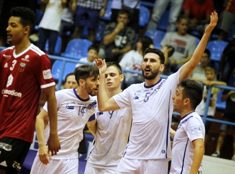 Chano festeja su gol en el O Parrulo-Fútbol Emotion Zaragoza (foto: Mero Barral / Ferrol360)
