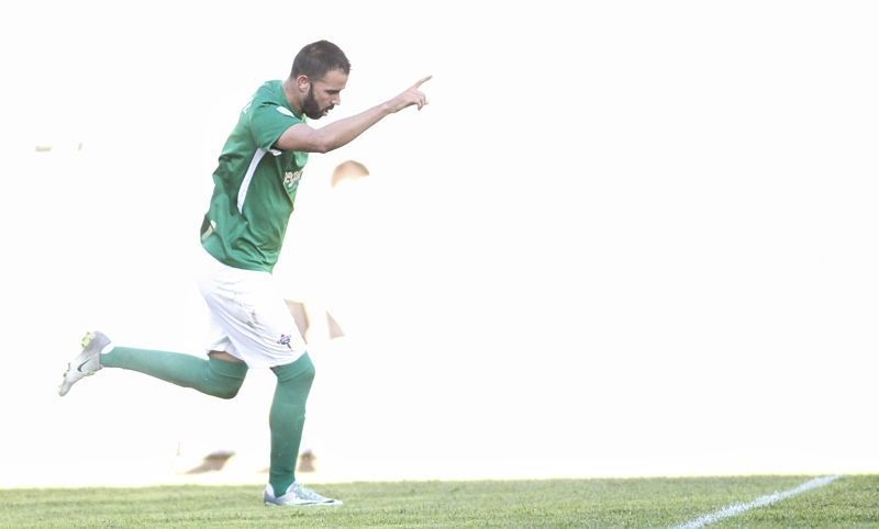 Joselu, tras marcar uno de sus goles en el Racing-Silva (foto: Mero Barral / Ferrol360)