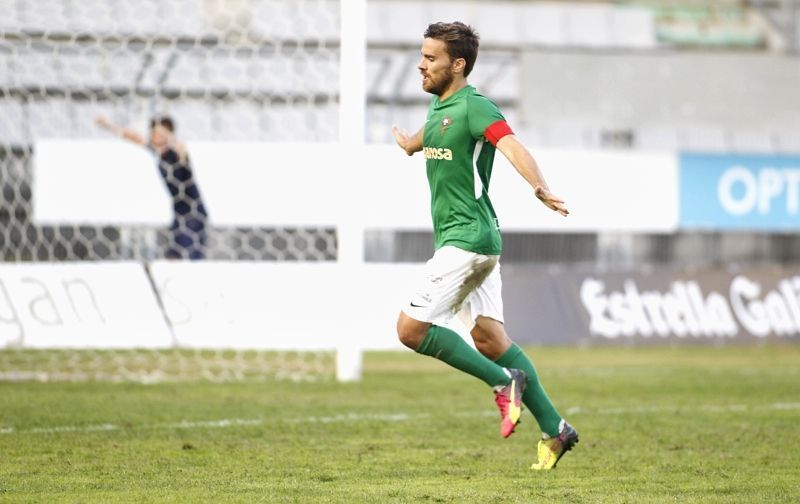 Pablo Rey festeja su gol en el Racing-Silva (foto: Mero Barral / Ferrol360)