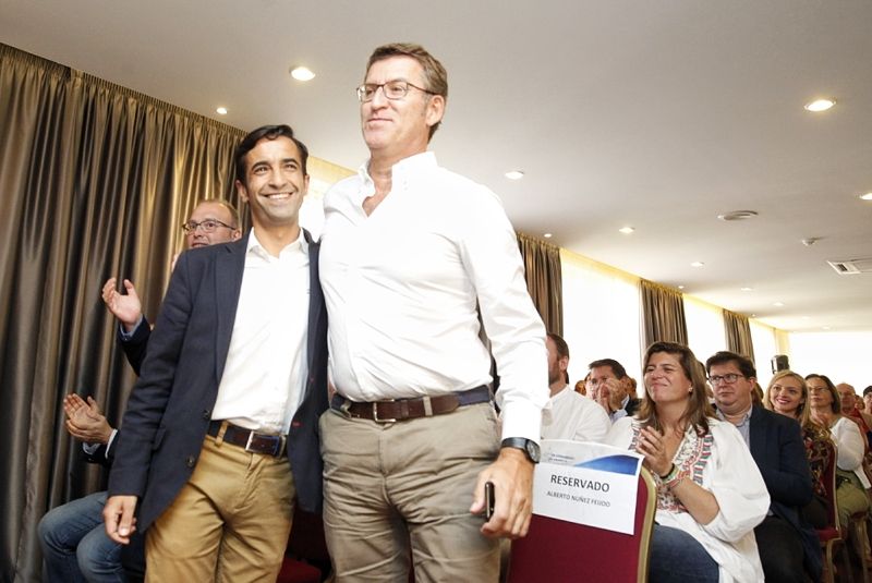 José Manuel Rey Varela y Alberto Núñez Feijoo, en el congreso del PP de Ferrol de este sábado (foto: Mero Barral / Ferrol360)