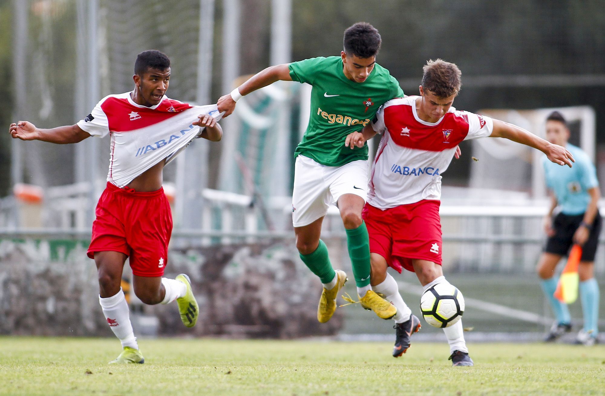 Imagen del Racing-Val Miñor Nigrán de juveniles (foto: Mero Barral / Ferrol360)
