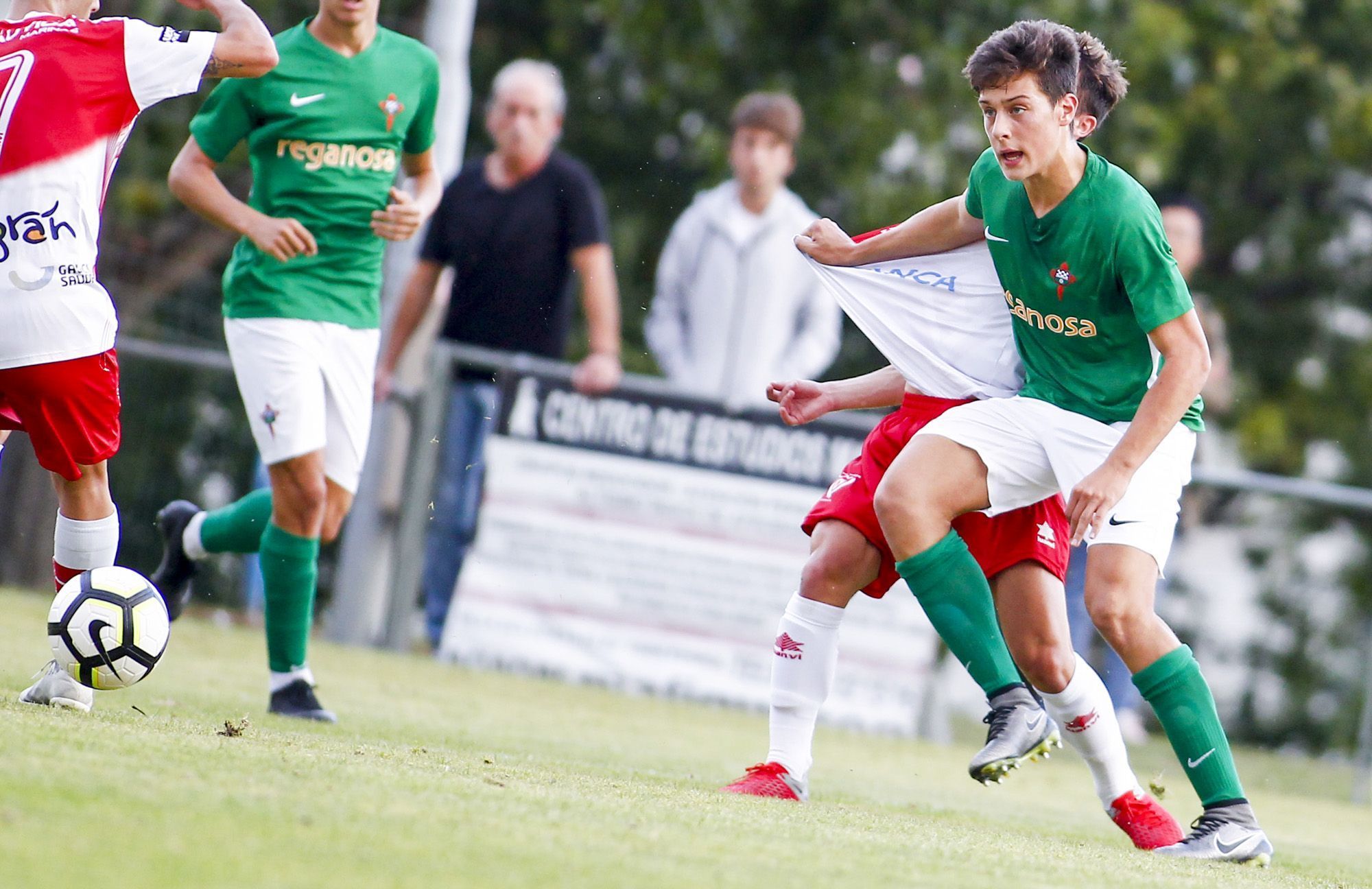 Imagen del Racing-Val Miñor Nigrán de juveniles (foto: Mero Barral / Ferrol360)