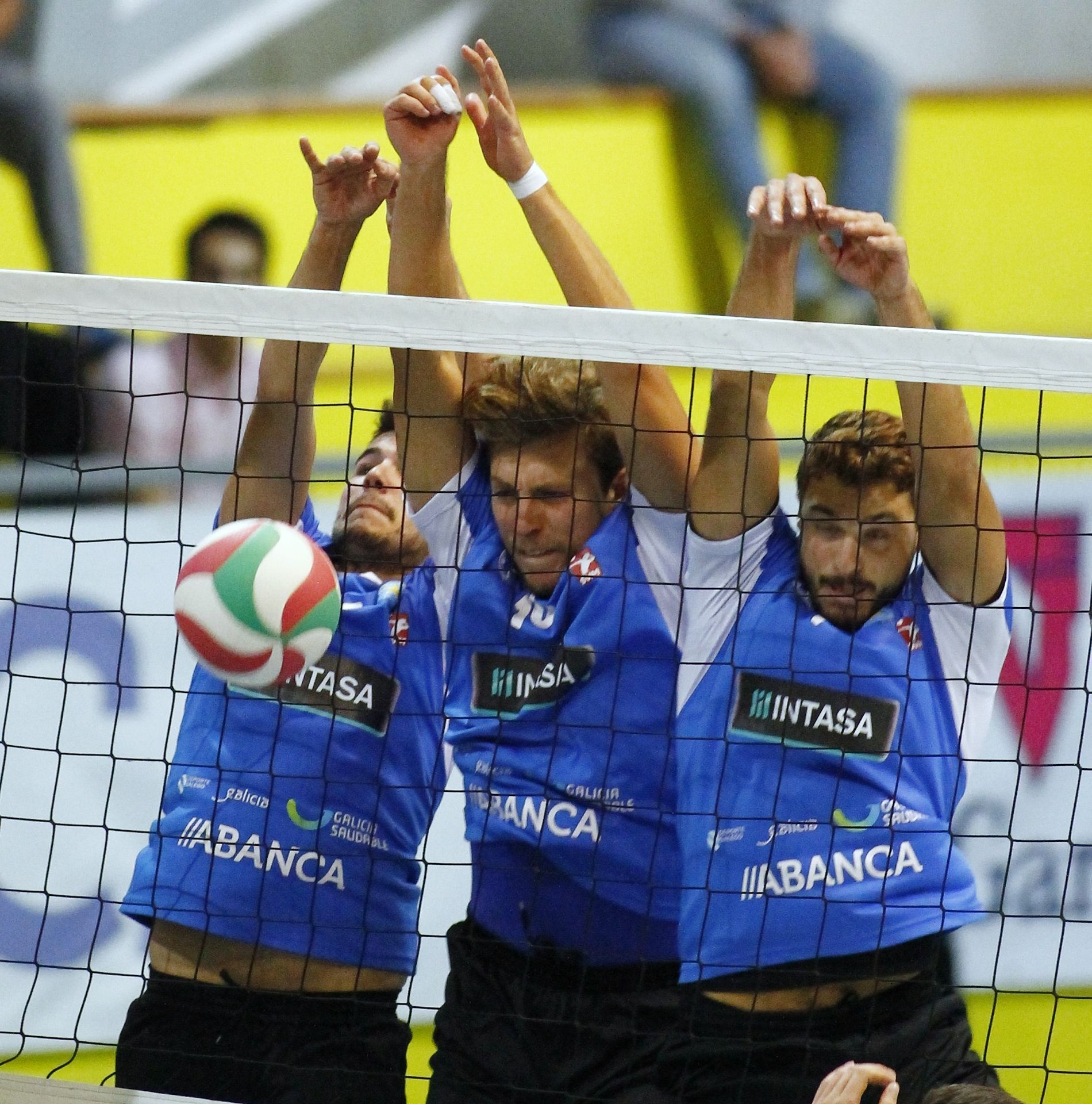 Partido de Superliga masculina de voleibol entre Intasa Aldebarán San Sadurniño y Río Duero Soria (foto: Mero Barral / Ferrol360)