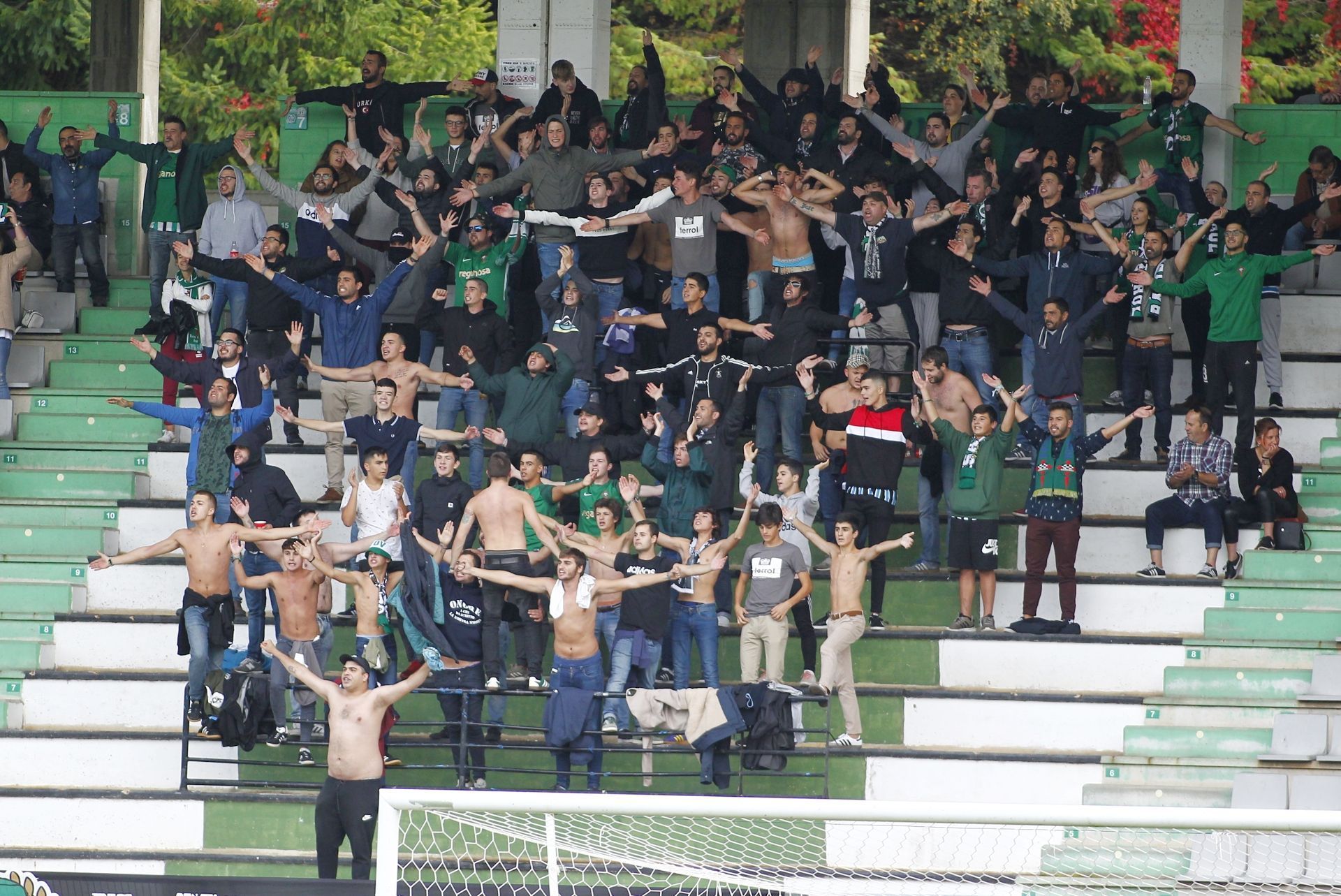 Afición en A Malata durante el Racing-Compostela (foto: Mero Barral / Ferrol360)