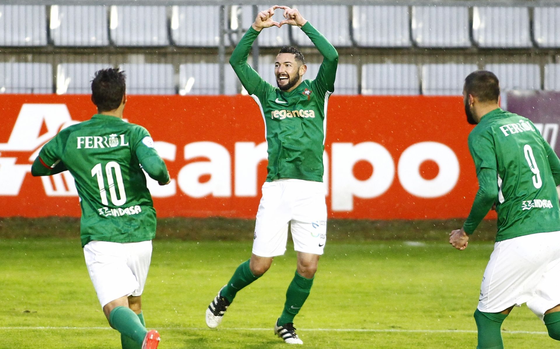 Miguel Villarejo celebra su gol en el Racing-Bergantiños (foto: Mero Barral / Ferrol360)