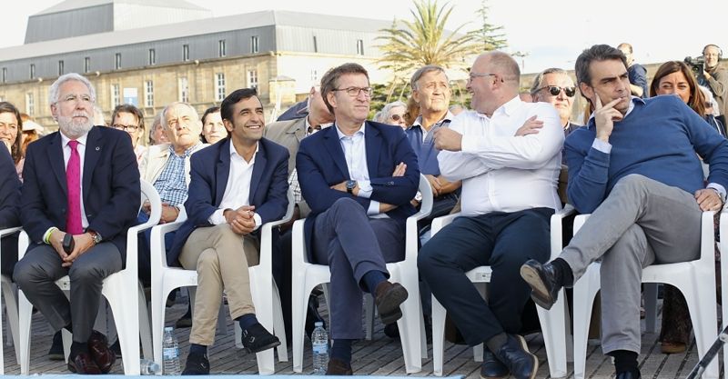 José Manuel Rey Varela, junto a Alberto Núñez Feijoo en el acto del PP en el puerto de Ferrol (foto: Mero Barral / Ferrol360)