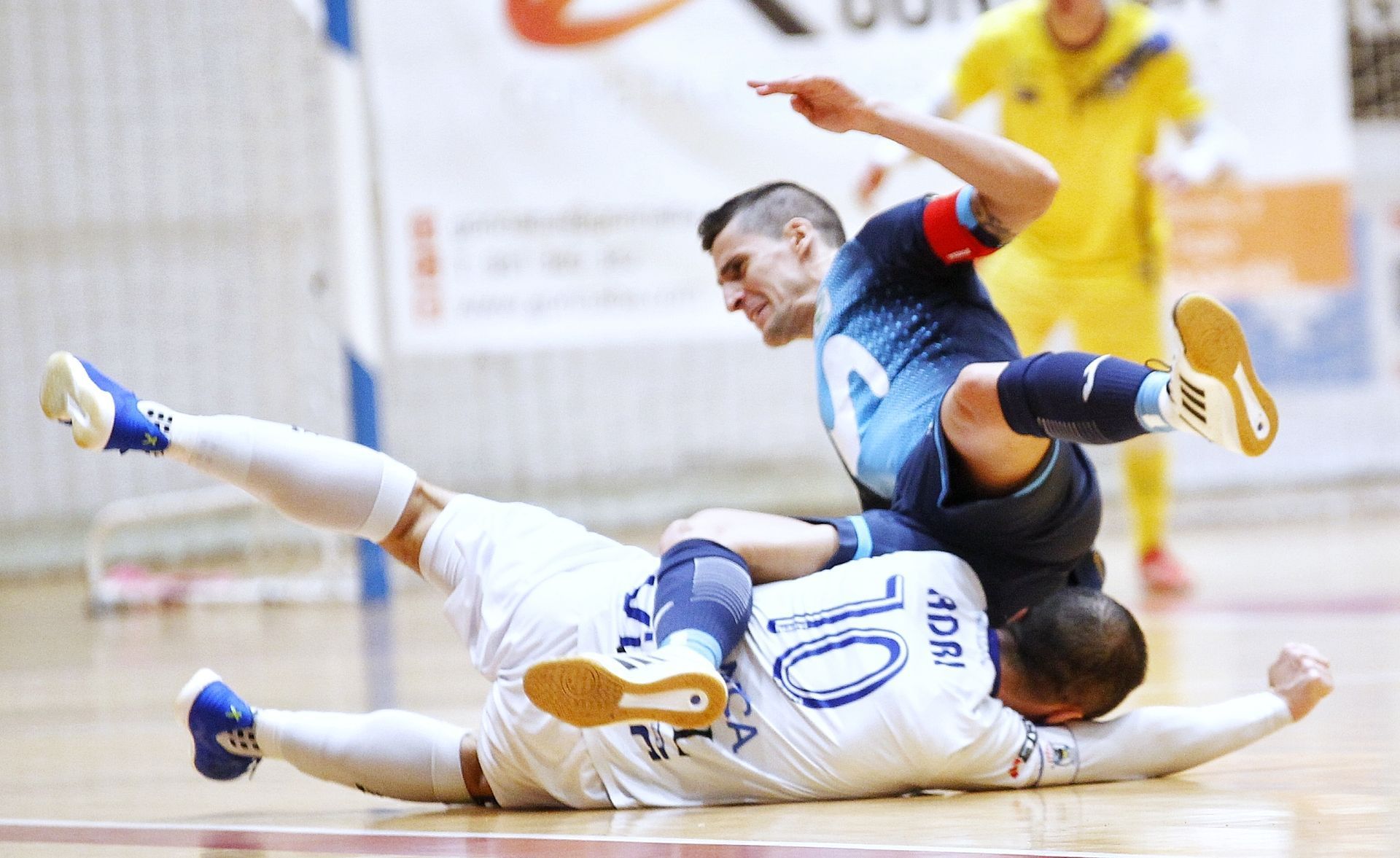 Adri, en un lance del O Parrulo-Movistar Inter (foto: Mero Barral / Ferrol360)