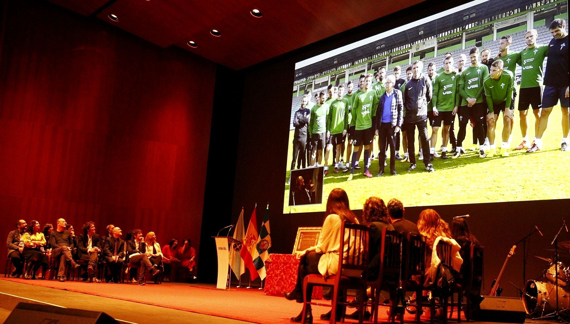 Entrega de la Medalla de Plata de Ferrol a Javier Gutiérrez (foto: Mero Barral / Ferrol360)