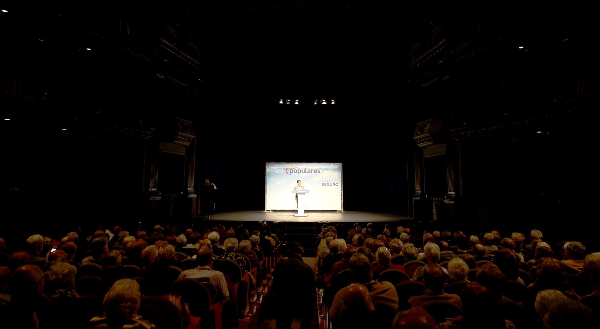 Lleno en el Jofre para el acto central del PP (foto: Mero Barral / Ferrol360)