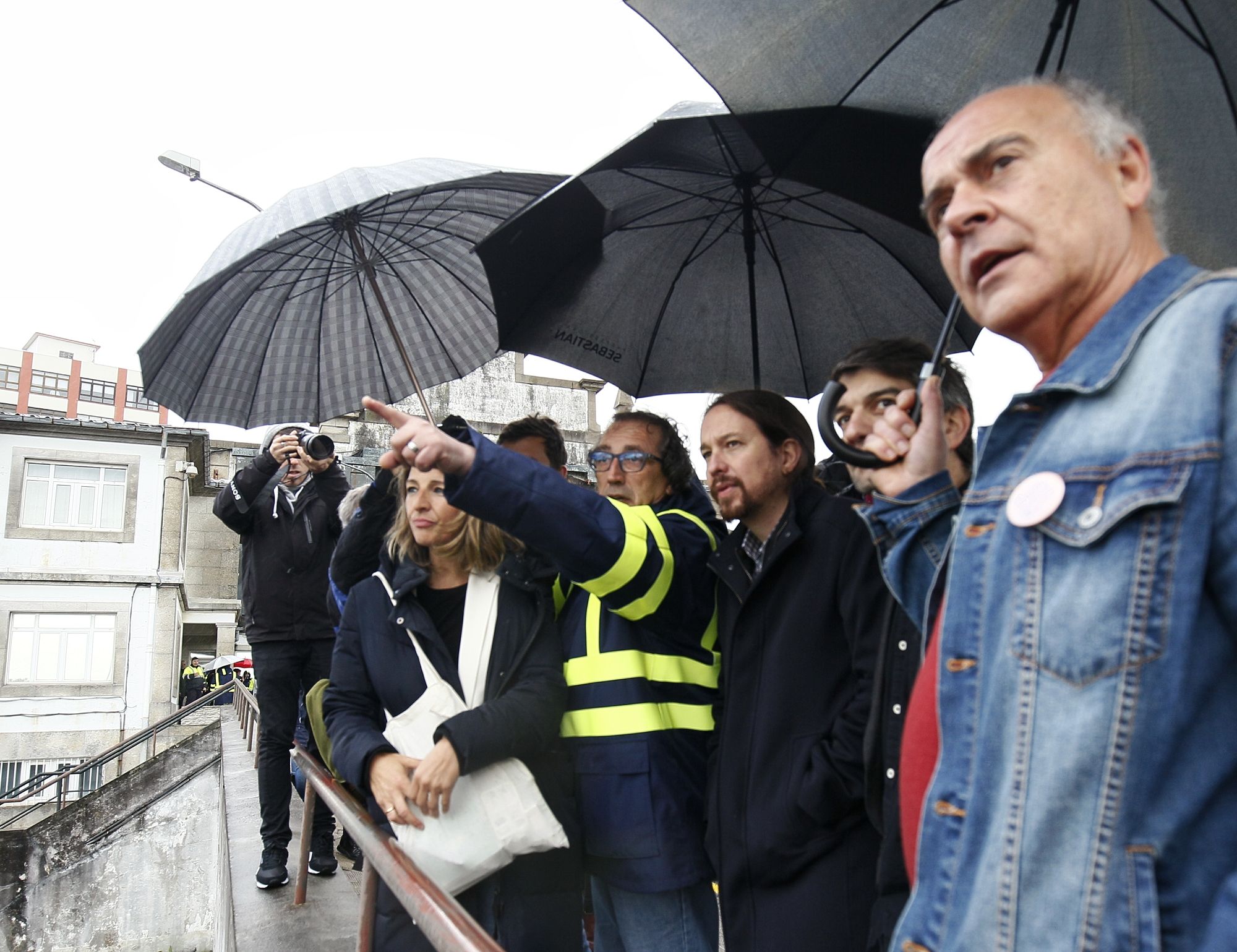 Los sindicatos del naval recibían a Pablo Iglesias antes de la protesta (foto: Mero Barral / Ferrol360)