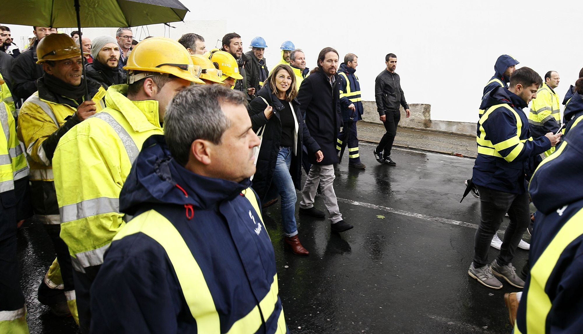 La lluvia marcaba el arranque de la movilización del naval (foto: Mero Barral / Ferrol360)