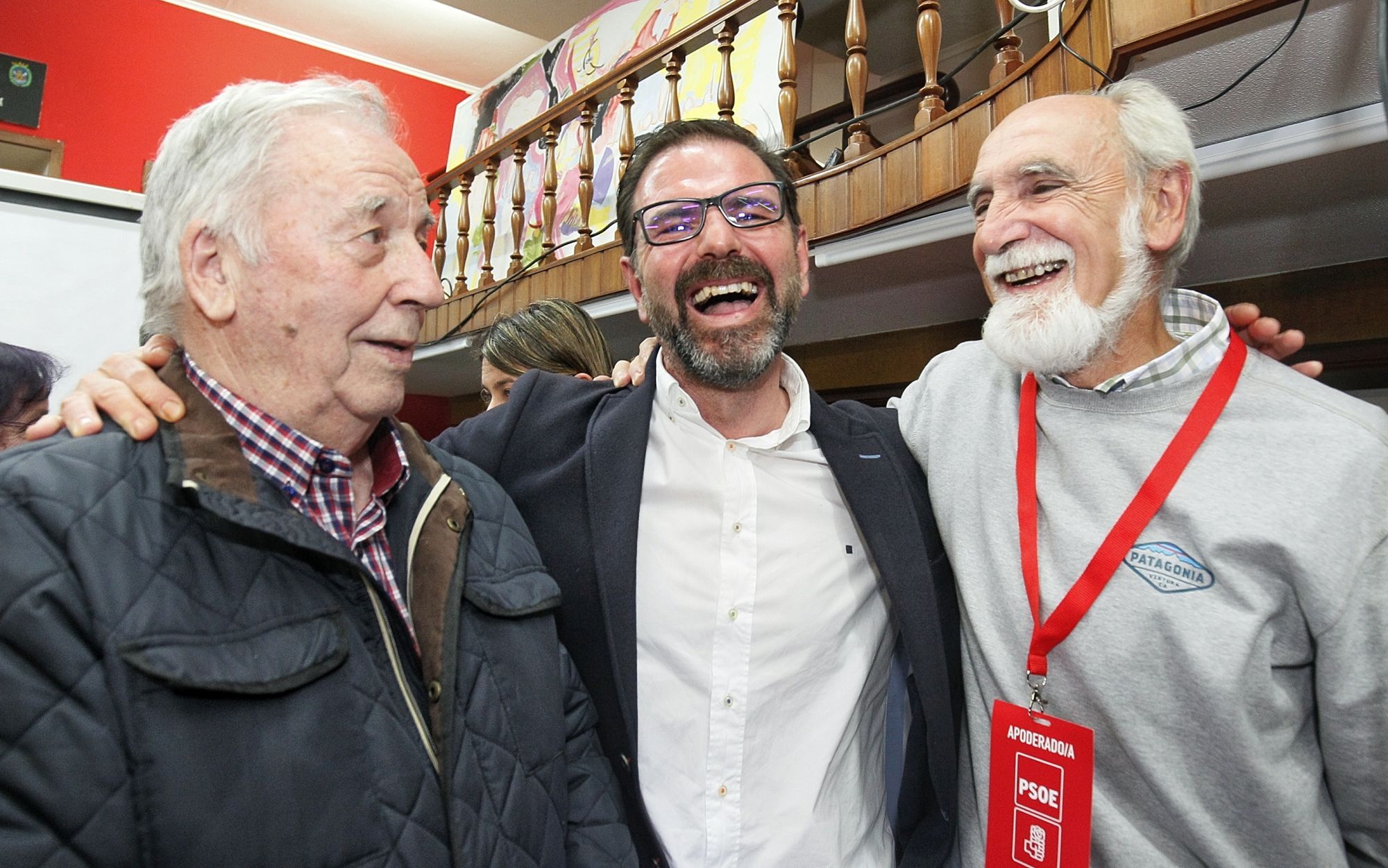 Ángel Mato, junto a Manuel Couce y Vicente Irisarri, en la noche electoral en la sede del PSOE (foto: Mero Barral / Ferrol360)