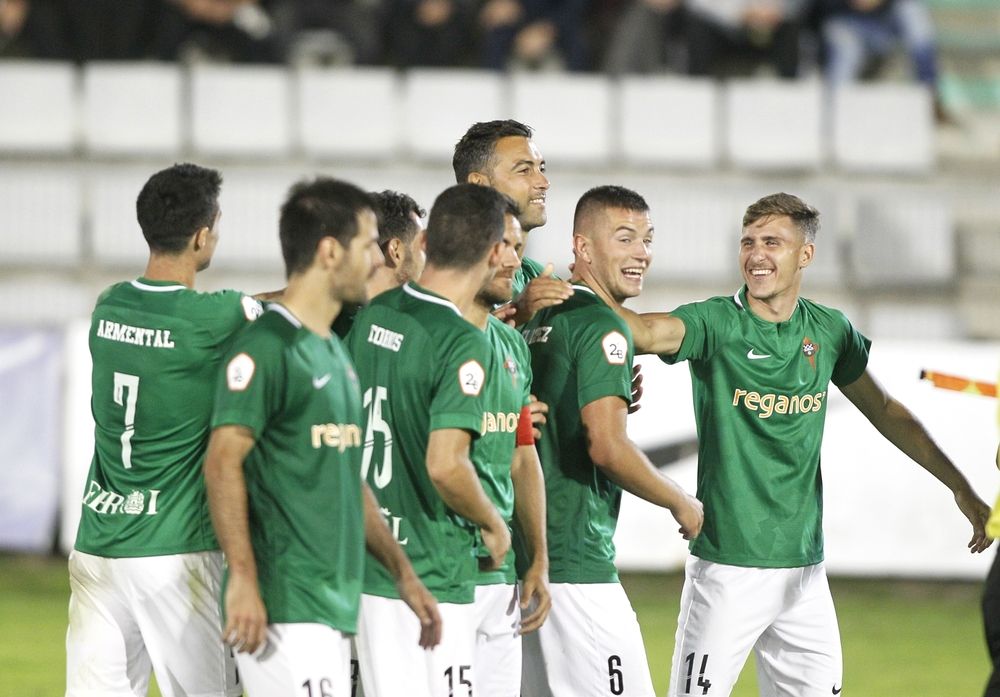 Imagen del Racing-Deportivo en A Malata por el Memorial Moncho Rivera (foto: Ferrol360)